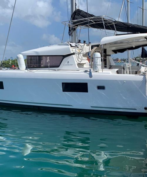 Lagoon 42 sailoe hull 3